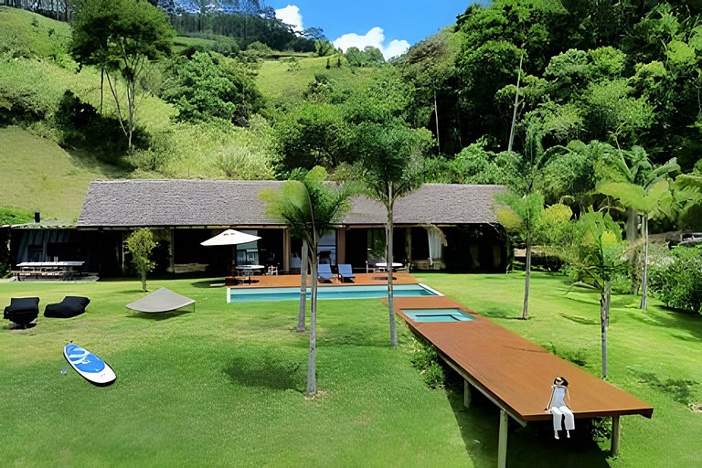 Secreto Cocheira | Piscina, jacuzzi e lago @secretobangalos