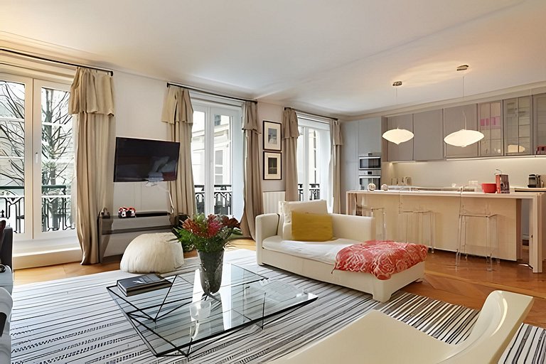 French Style Apt at Saint-Honoré