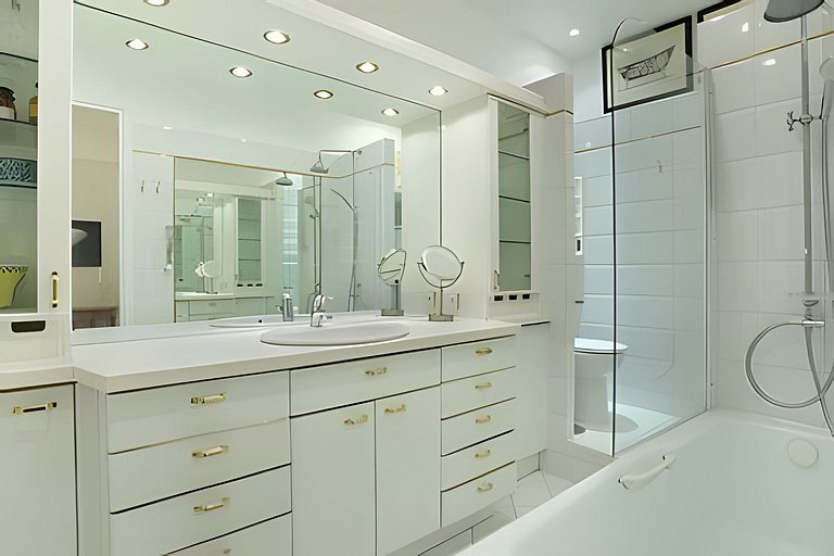 French Style Apt at Saint-Honoré