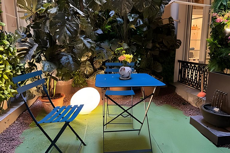 French Style Apt at Saint-Honoré
