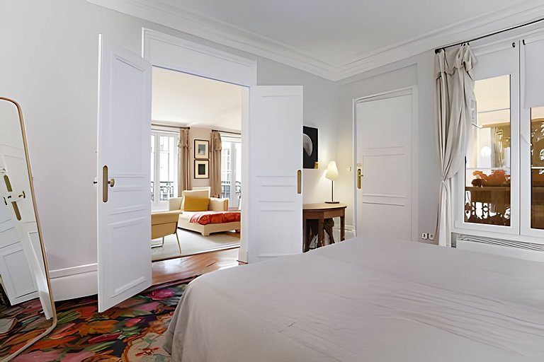 French Style Apt at Saint-Honoré