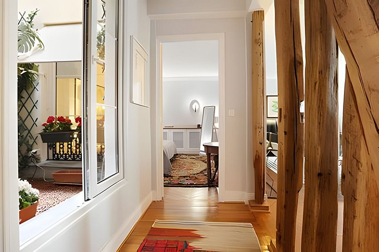 French Style Apt at Saint-Honoré