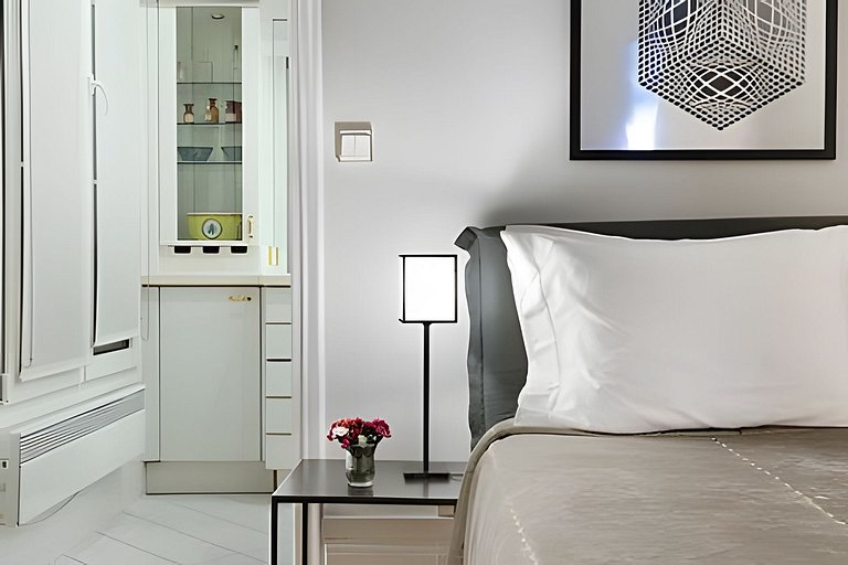 French Style Apt at Saint-Honoré