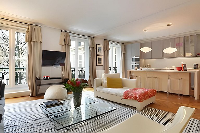 French Style Apt at Saint-Honoré