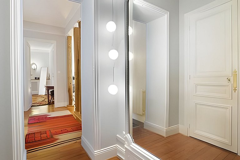 French Style Apt at Saint-Honoré