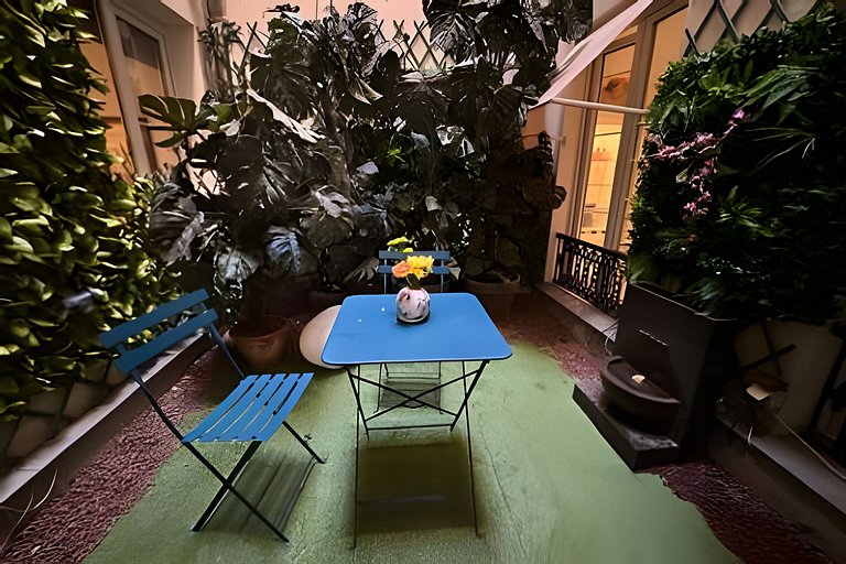 French Style Apt at Saint-Honoré