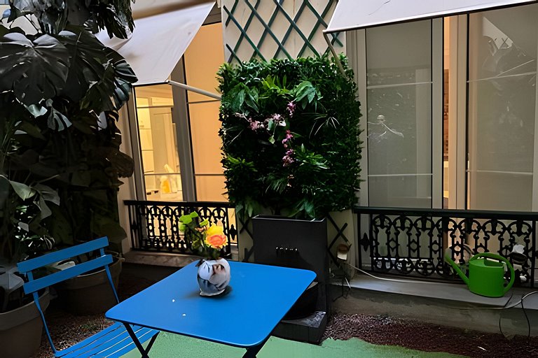 French Style Apt at Saint-Honoré