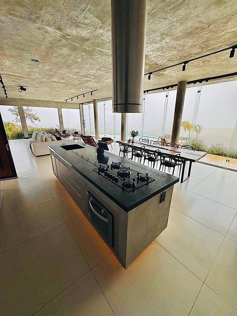 Casa Minimalista com Vista Panorâmica