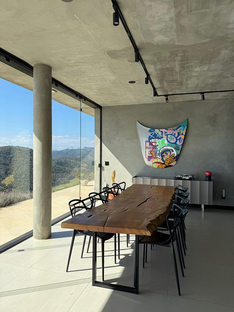 Casa Minimalista com Vista Panorâmica