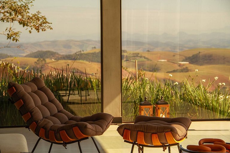 Casa Minimalista com Vista Panorâmica