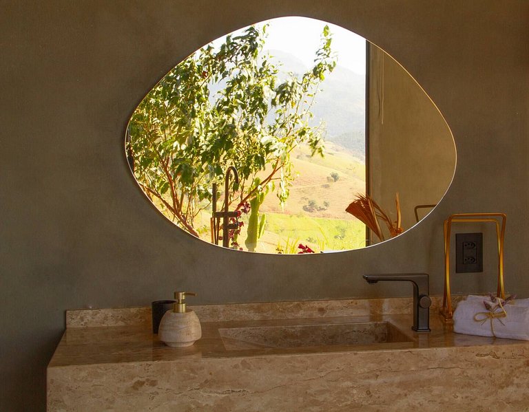 Casa Minimalista com Vista Panorâmica