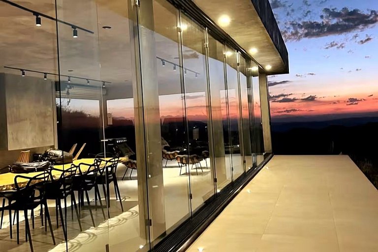 Casa Minimalista com Vista Panorâmica