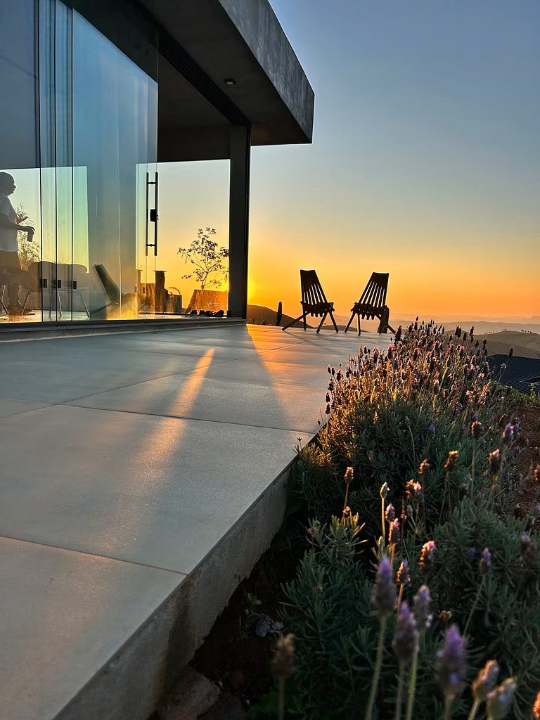 Casa Minimalista com Vista Panorâmica