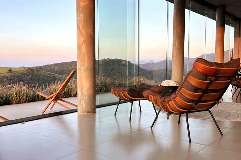 Casa Minimalista com Vista Panorâmica