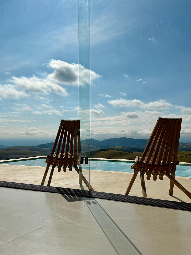 Casa Minimalista com Vista Panorâmica