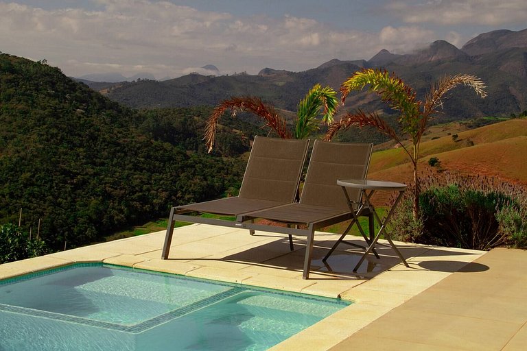 Casa Minimalista com Vista Panorâmica