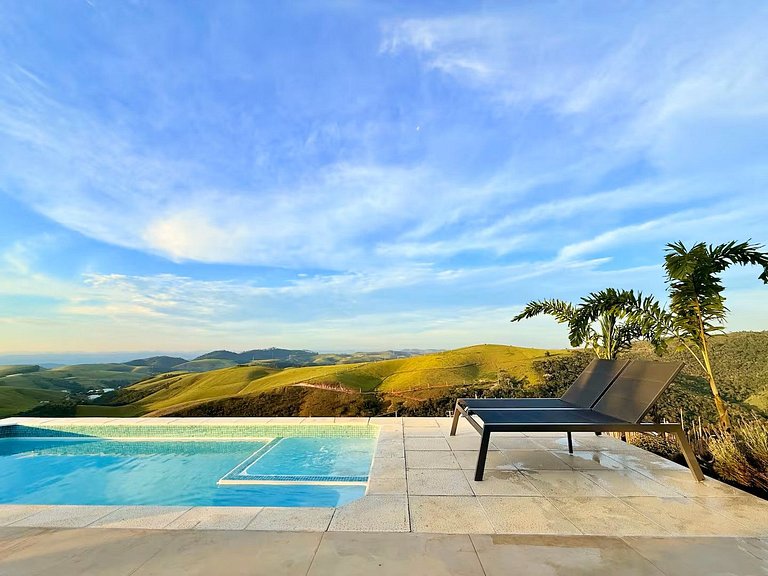 Casa Minimalista com Vista Panorâmica
