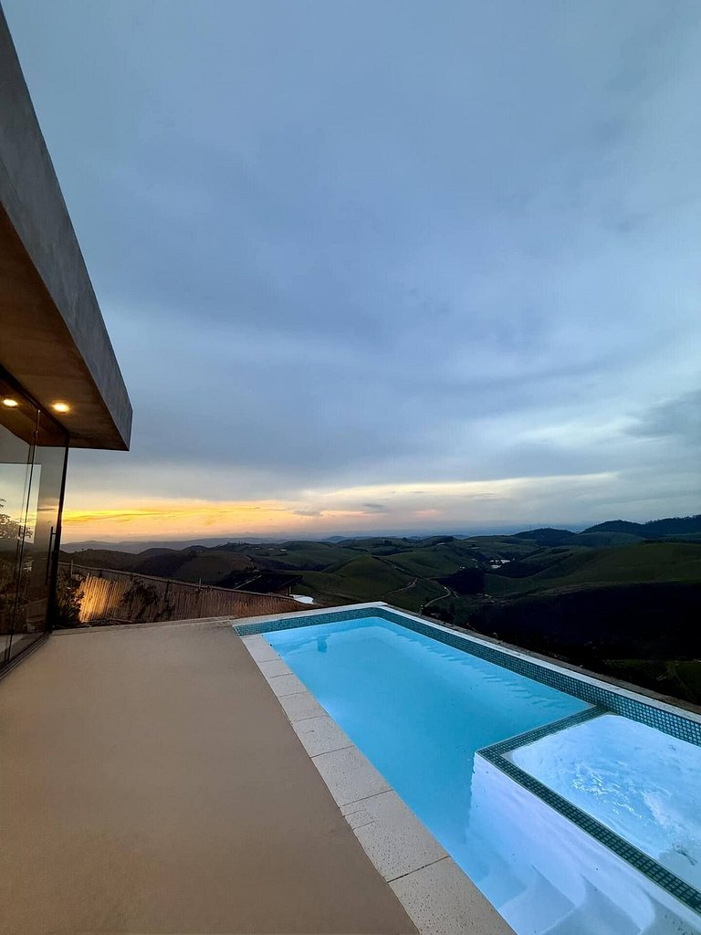 Casa Minimalista com Vista Panorâmica