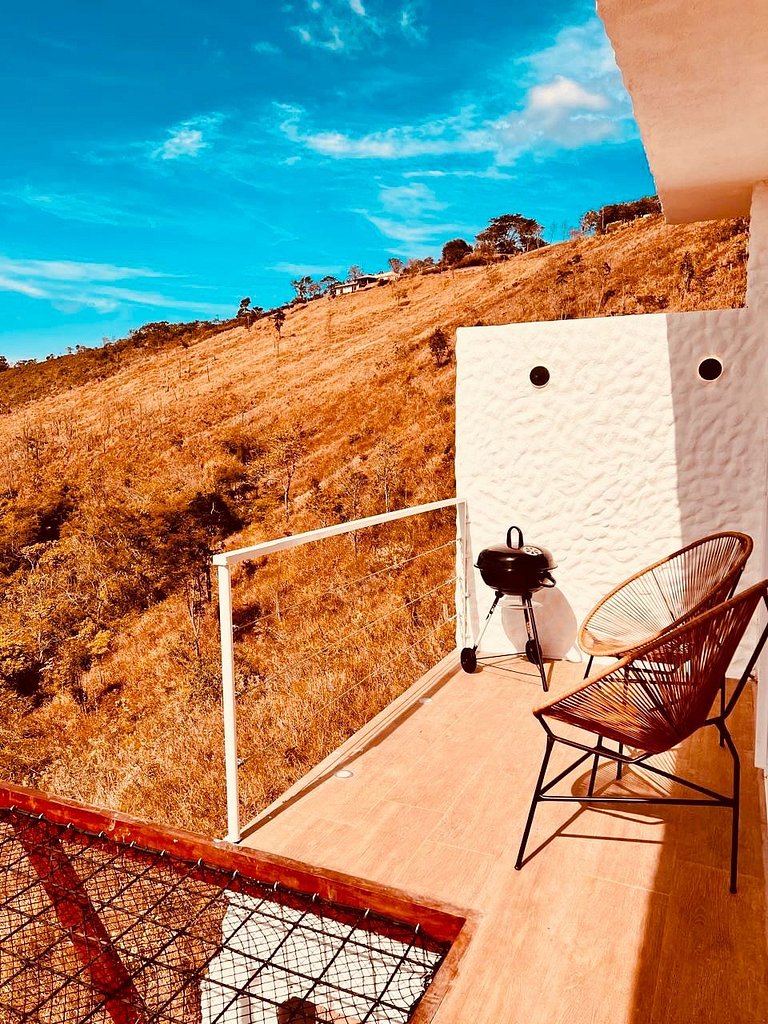 Refúgio Grego Romântico na Serra – Piscina, Jacuzzi e Vista