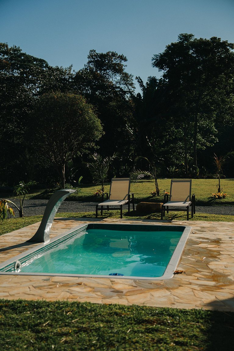 Casa Beira Rio | Piscina, churrasqueira e beach tennis.